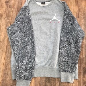 Gray men’s crewneck